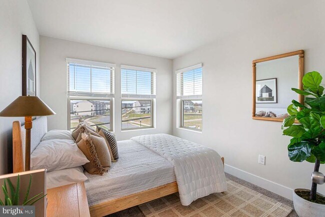 Building Photo - 250 Monroe Ave