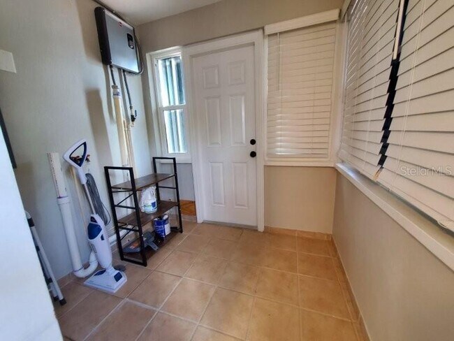 Building Photo - 219 Darst Ave