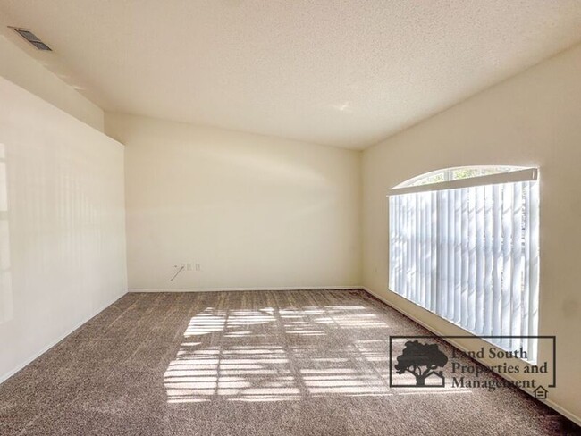 Building Photo - 5557 Beverly Rise Blvd