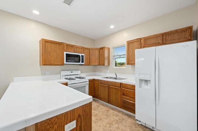 Building Photo - 45433 Witten Dr