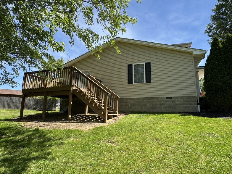 Building Photo - 1343 Easy St