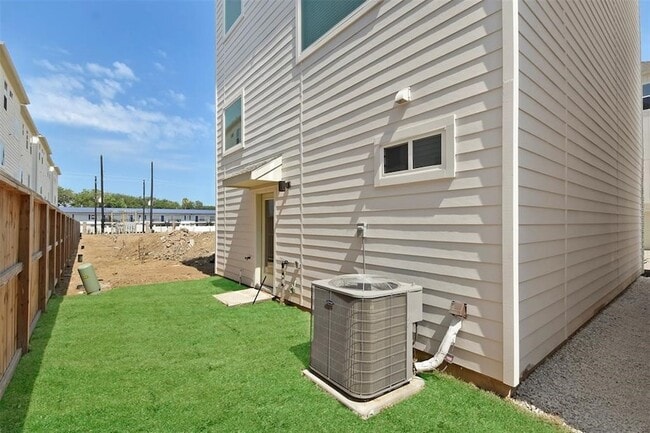 Building Photo - 8315 Brecha Ln