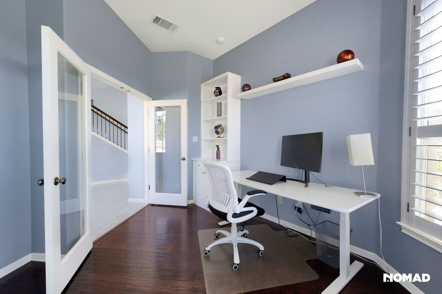 Building Photo - 1015 La Cantera