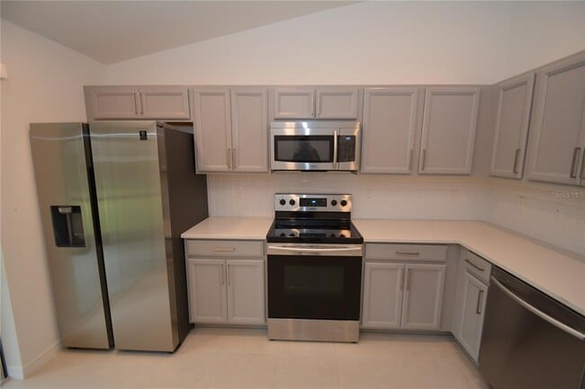 Building Photo - 14 Unimay Ct