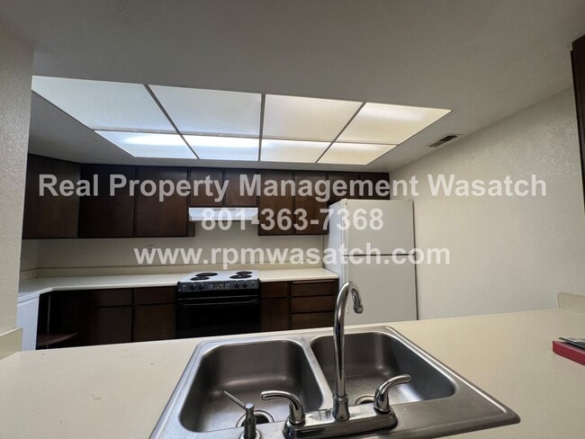 Building Photo - Check out this Great 2 Bedroom 1 Bathroom Condo near downtown Salt Lake!