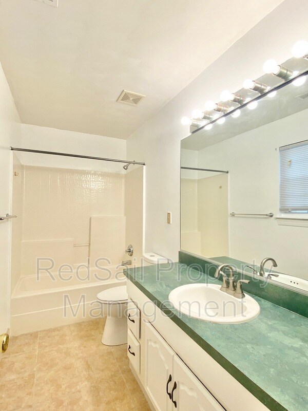 Building Photo - 500 Windward Dr