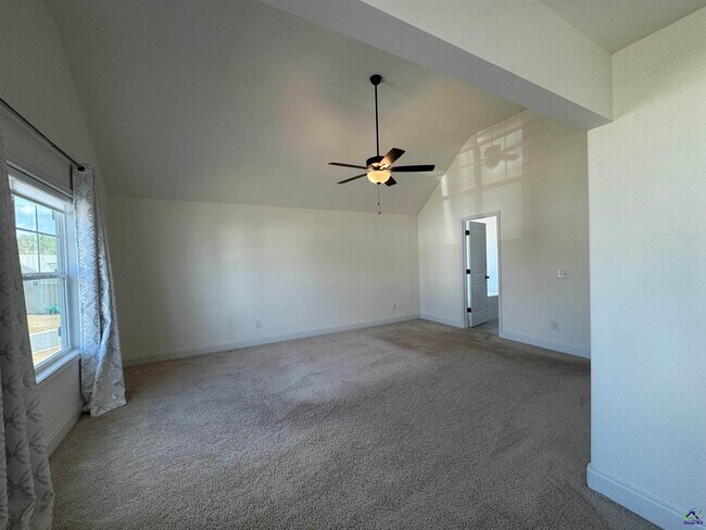 Building Photo - 805 Harley Farms Dr