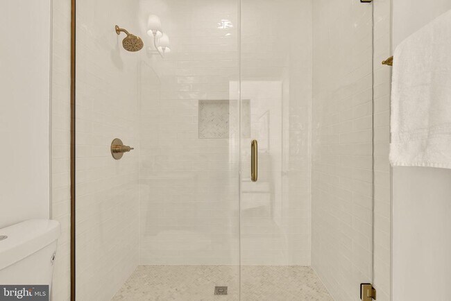 Building Photo - 1706 Bay St SE