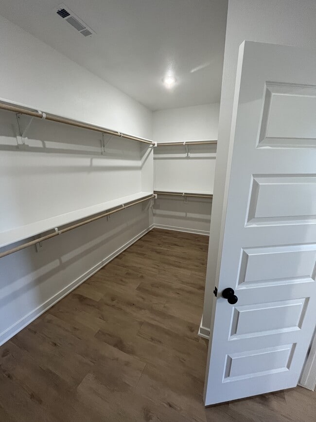 Building Photo - 464 W Gosling Isle