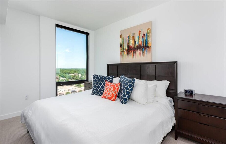 Building Photo - 11911 Freedom Dr