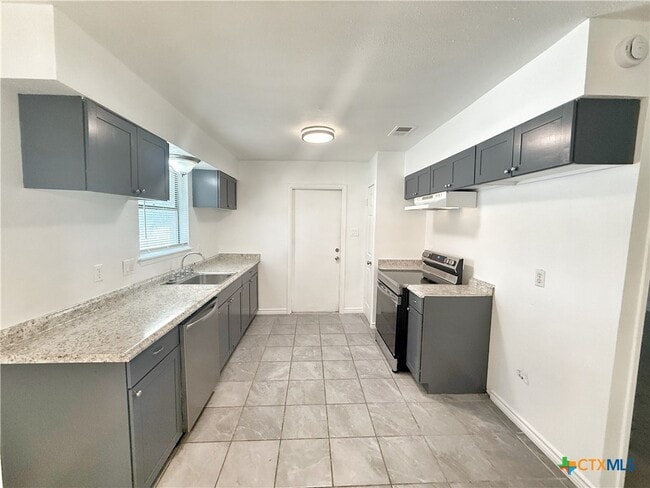 Building Photo - 912 Spring Hill Dr