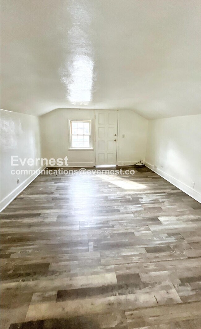 Building Photo - 413 N Moore Rd