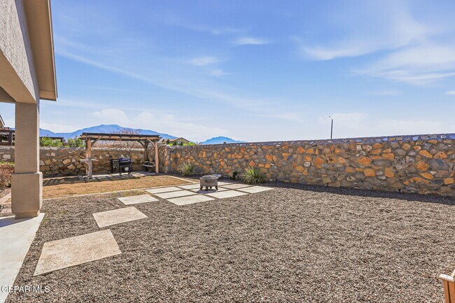 Building Photo - 7564 Wolf Creek Dr