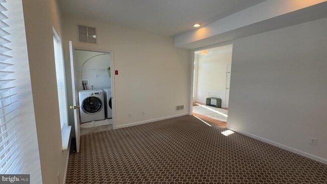 Building Photo - 1910 Cavalier Ln