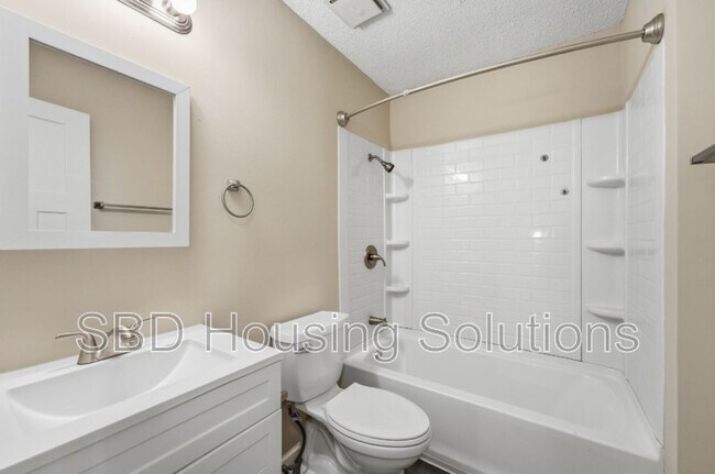 Building Photo - 6601 E 128th St