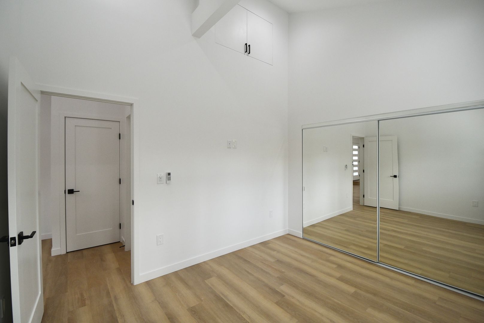 Building Photo - 4751 Kraft Ave