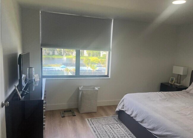 Building Photo - 955 Egret Cir