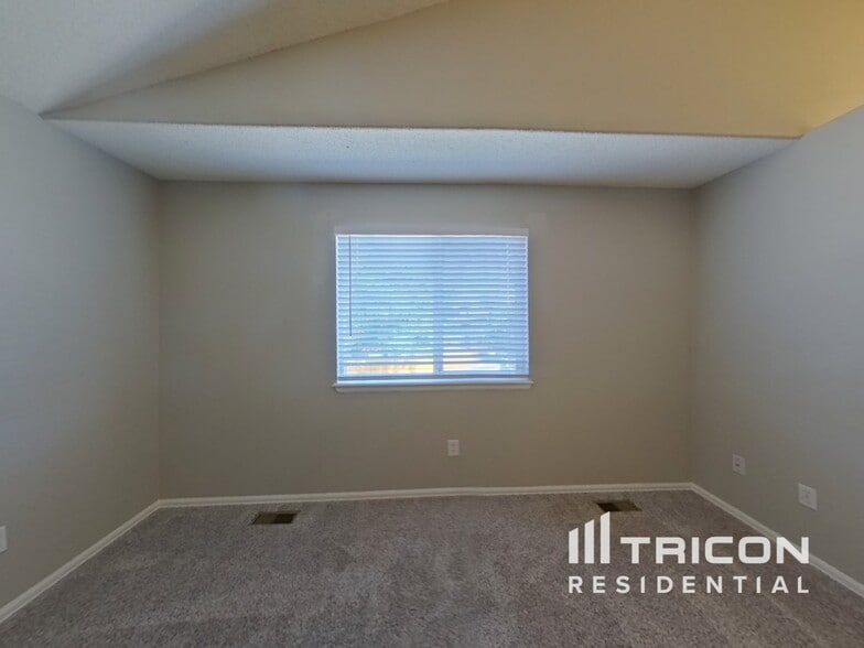 Building Photo - 4968 Sweetgrass Ln