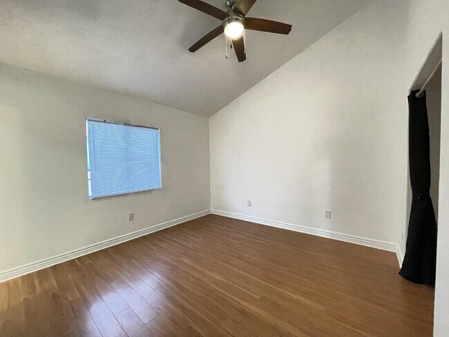 Building Photo - 2078 Del Rey Dr