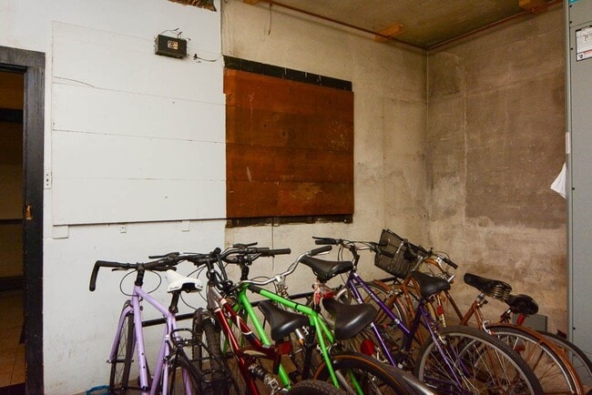 Building Photo - 4650 N Paulina St