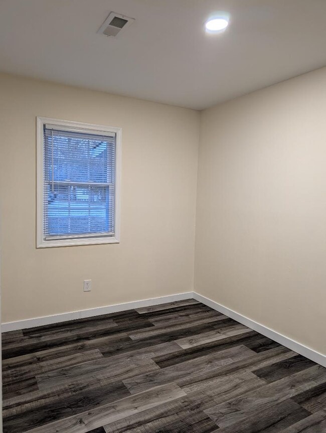 Building Photo - 8700 Doss Rd