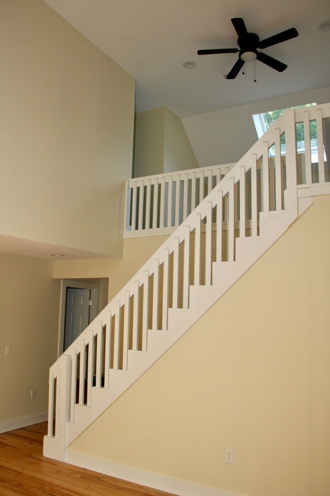 Building Photo - 202 N Ridge Run