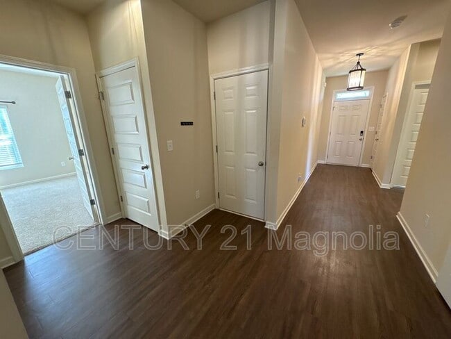 Building Photo - 3061 White Gate Lp