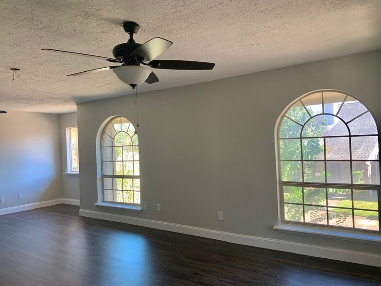 Master bedroom - 3214 Continental Dr
