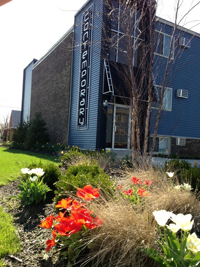 Building Photo - 5301 W Alexis Rd