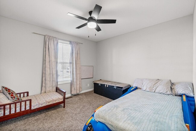 Building Photo - 3 Bedroom 2 Full Bath Home For Rent near Post!