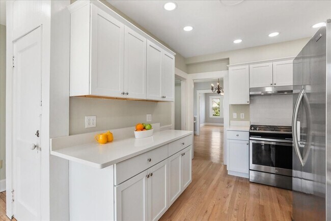 Building Photo - 16 Glenrose Rd