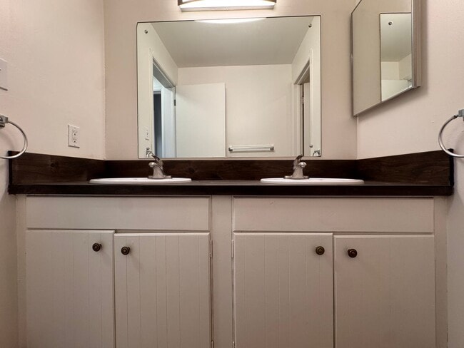 Building Photo - 9021 E Liberty Ave