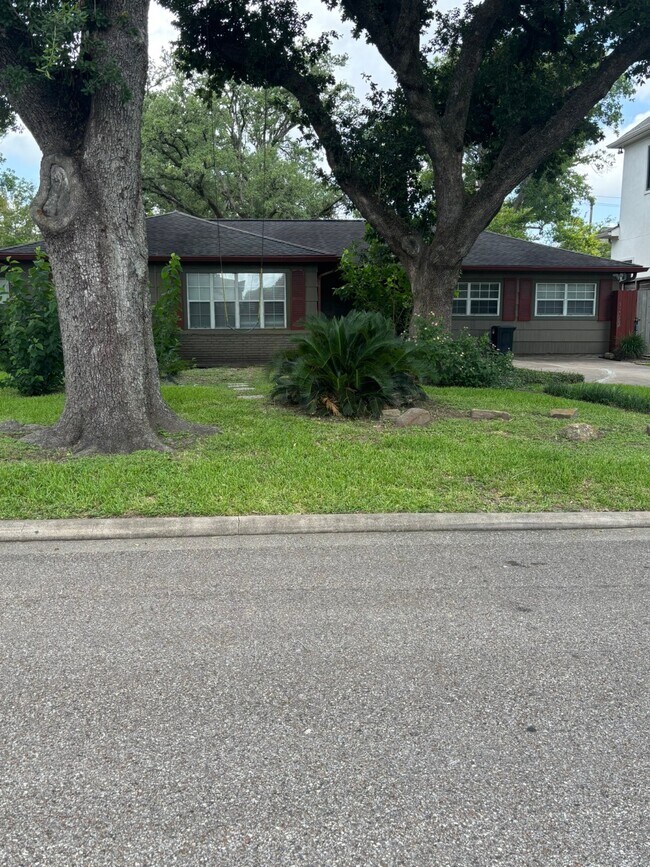 Primary Photo - 5564 Aspen St