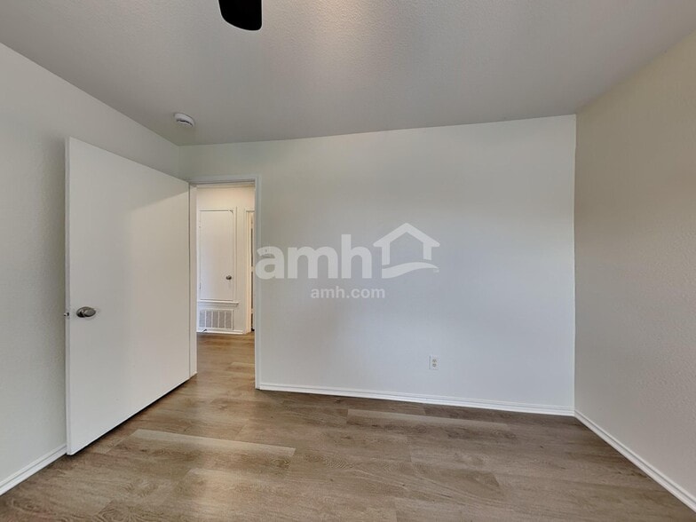 Building Photo - 13801 Briarcreek Loop