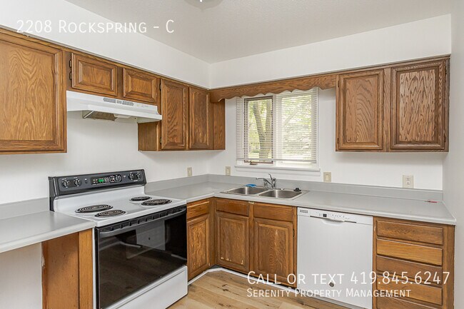 Building Photo - 2208 Rockspring-C