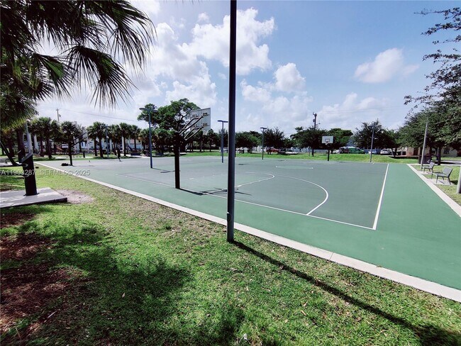 Building Photo - 805 NW 3rd Terrace