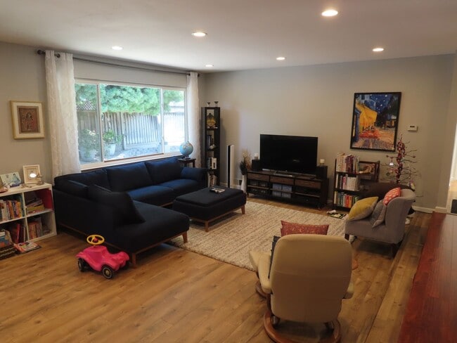 Building Photo - Awesome San Jose Home Near Top Schools, Pa...
