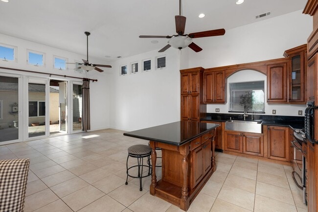 Building Photo - 3-bedroom 3.5 Coronado Village home near schools