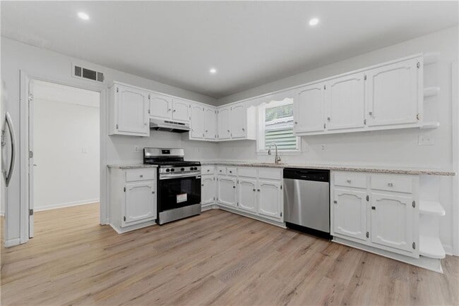 Building Photo - 5081 Hubert Dr