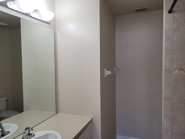 Building Photo - 1440Stoc