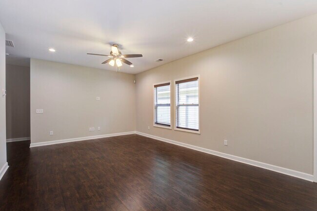 Building Photo - 108 Pine Ct