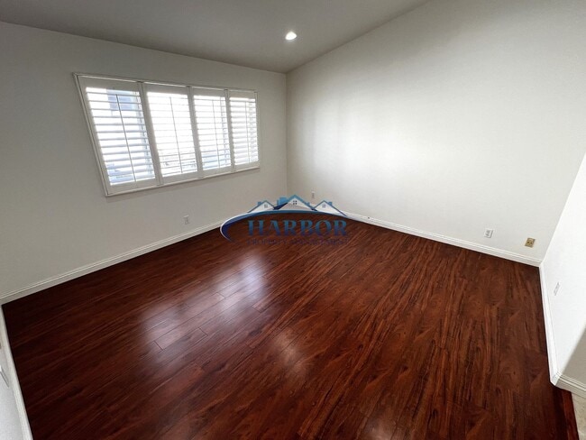 Building Photo - Holiday Move in Special! $1,000 OFF 1ST MONTHS RENT***  3 Bed, 2.5 Bath in Gated Parkside Terrace