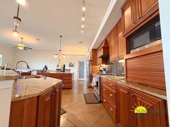 Building Photo - Beautiful Waterfront Property in Prime Location!