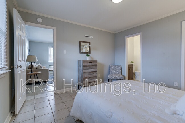 Building Photo - 4161 Richmond Hwy N