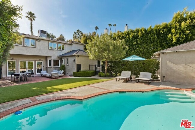 Building Photo - 1154 N Wetherly Dr