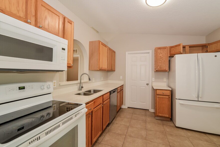 Building Photo - 2104 Aitkin Loop
