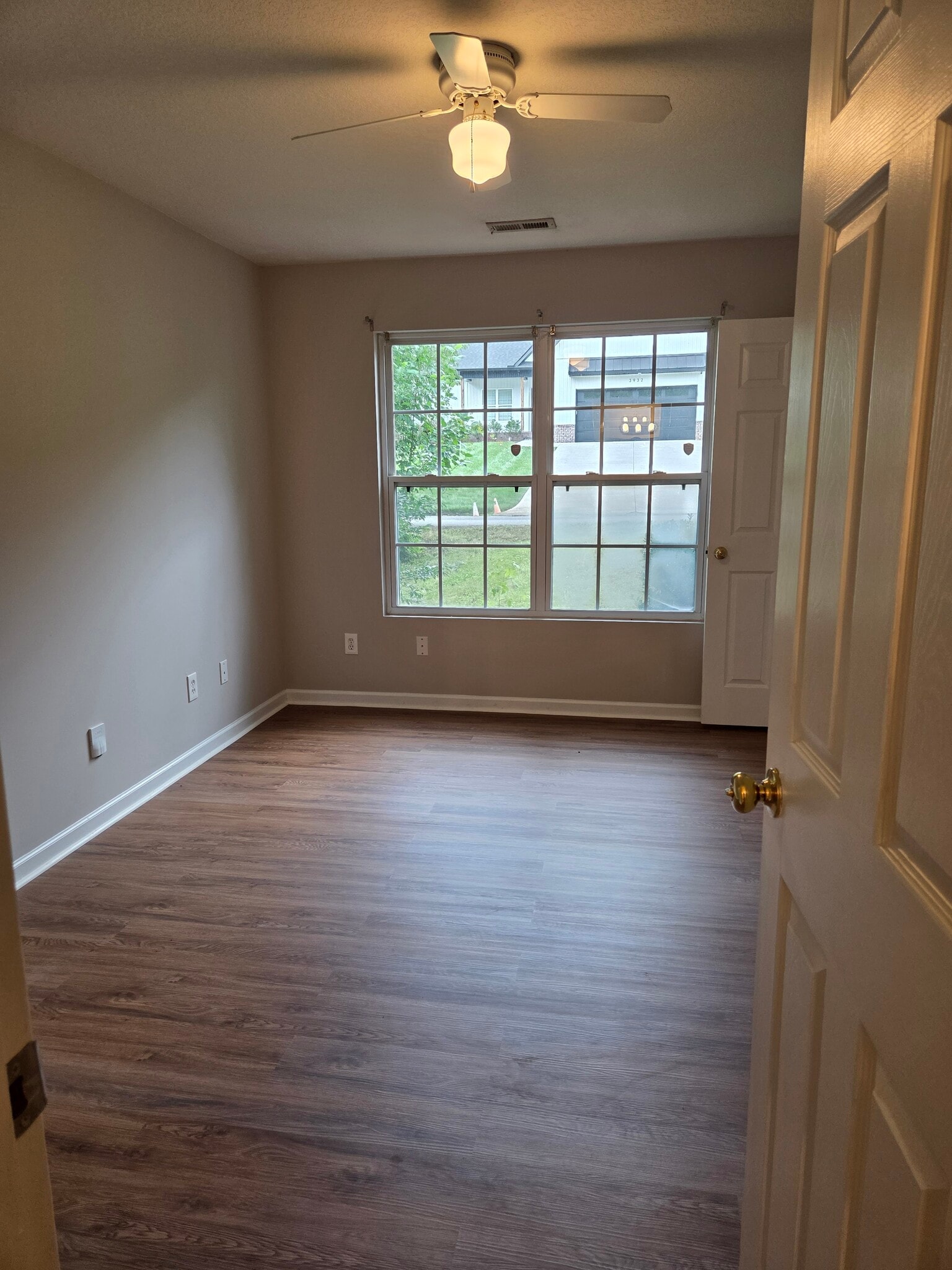 Building Photo - 3929 Acorn Dr