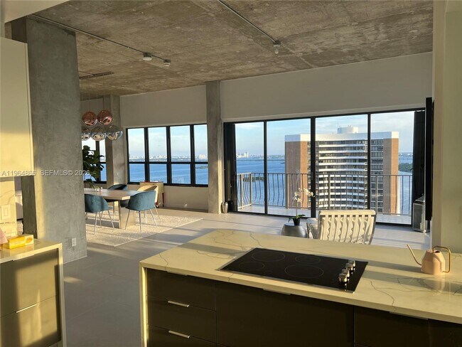 Building Photo - 780 NE 69th St