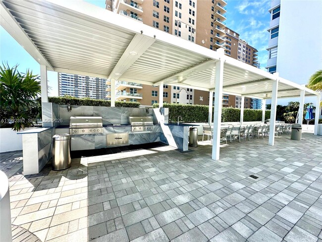 Building Photo - 1904 S Ocean Dr