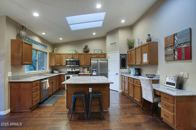 Building Photo - 5672 E Beverly Ln
